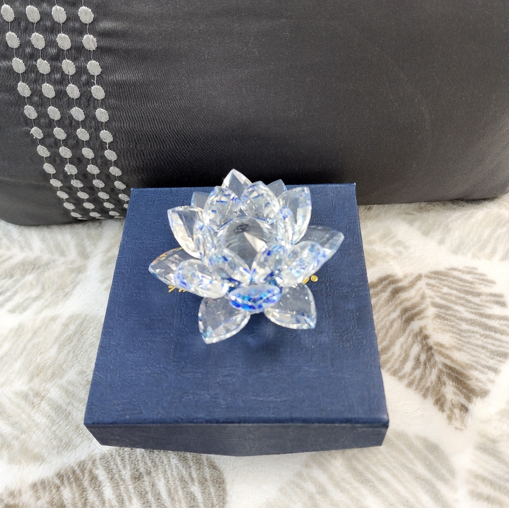 Blue Crystal Lotus Flower - Picture 2 of 5